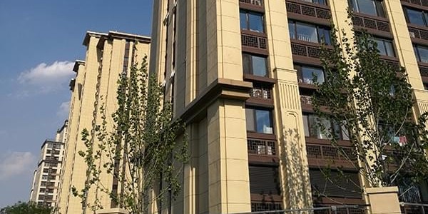 外墻天然真石漆施工報價是多少，包工包料價格