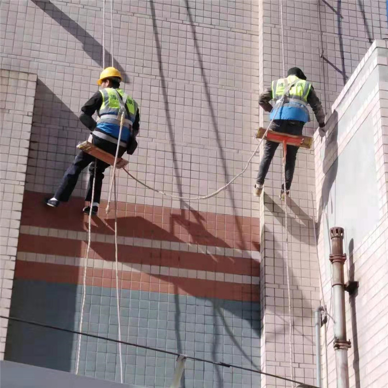 中航項目油蜘蛛人排查外墻瓷磚空鼓部位